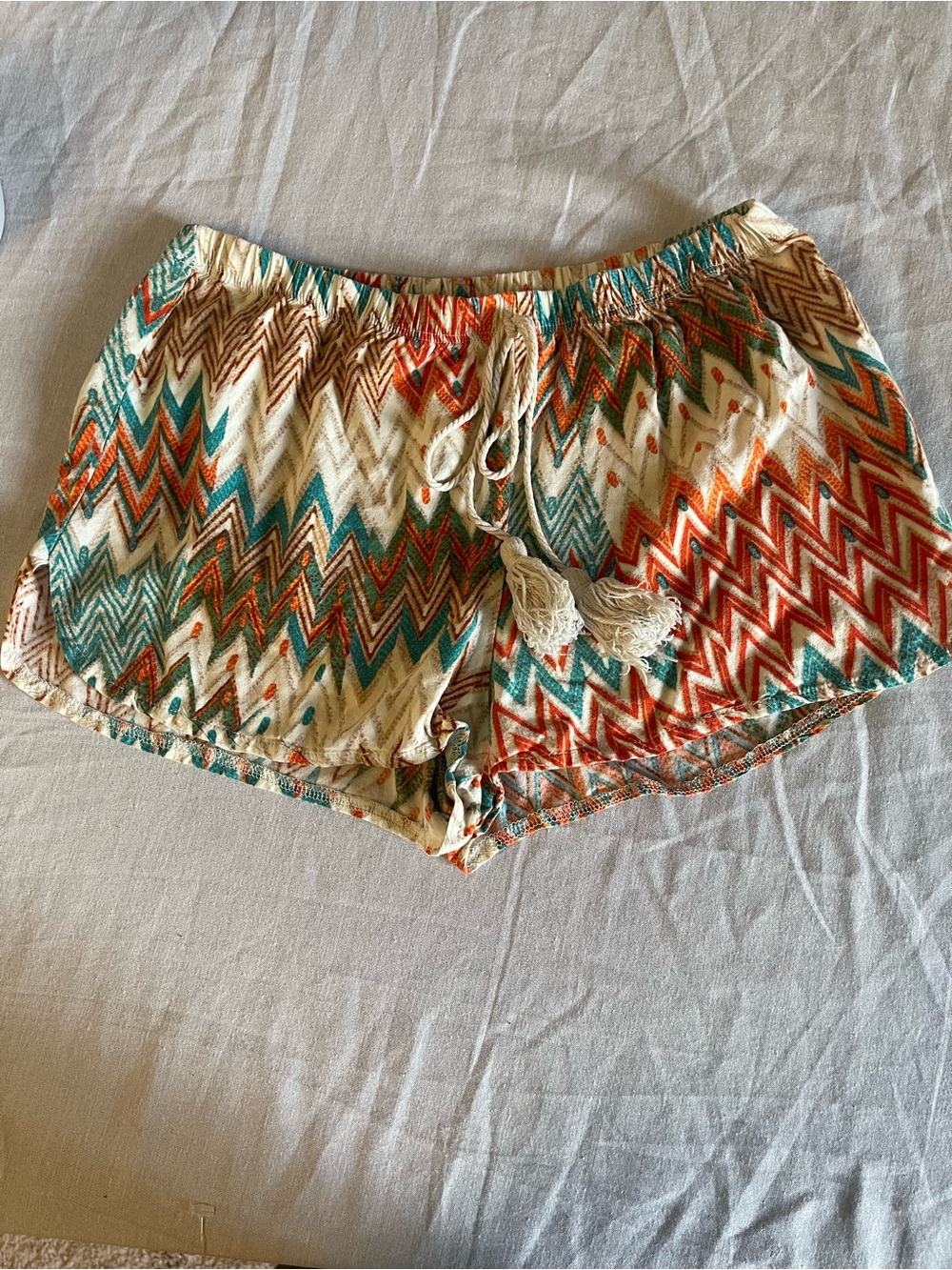 Beige Chevron Print Drawstring Women’s Shorts